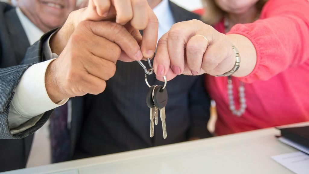 Tư Vấn Khách Hàng Bất Động Sản: Cẩm Nang Dành Cho Môi Giới Chuyên Nghiệp 2 kinh nghiệm tư vấn khách hàng bất động sản